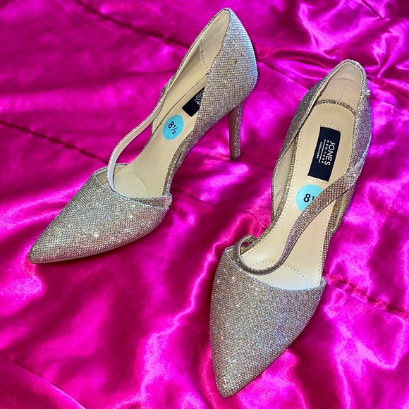 Jones New York Shoes - New Gold Glitter Heels ✨